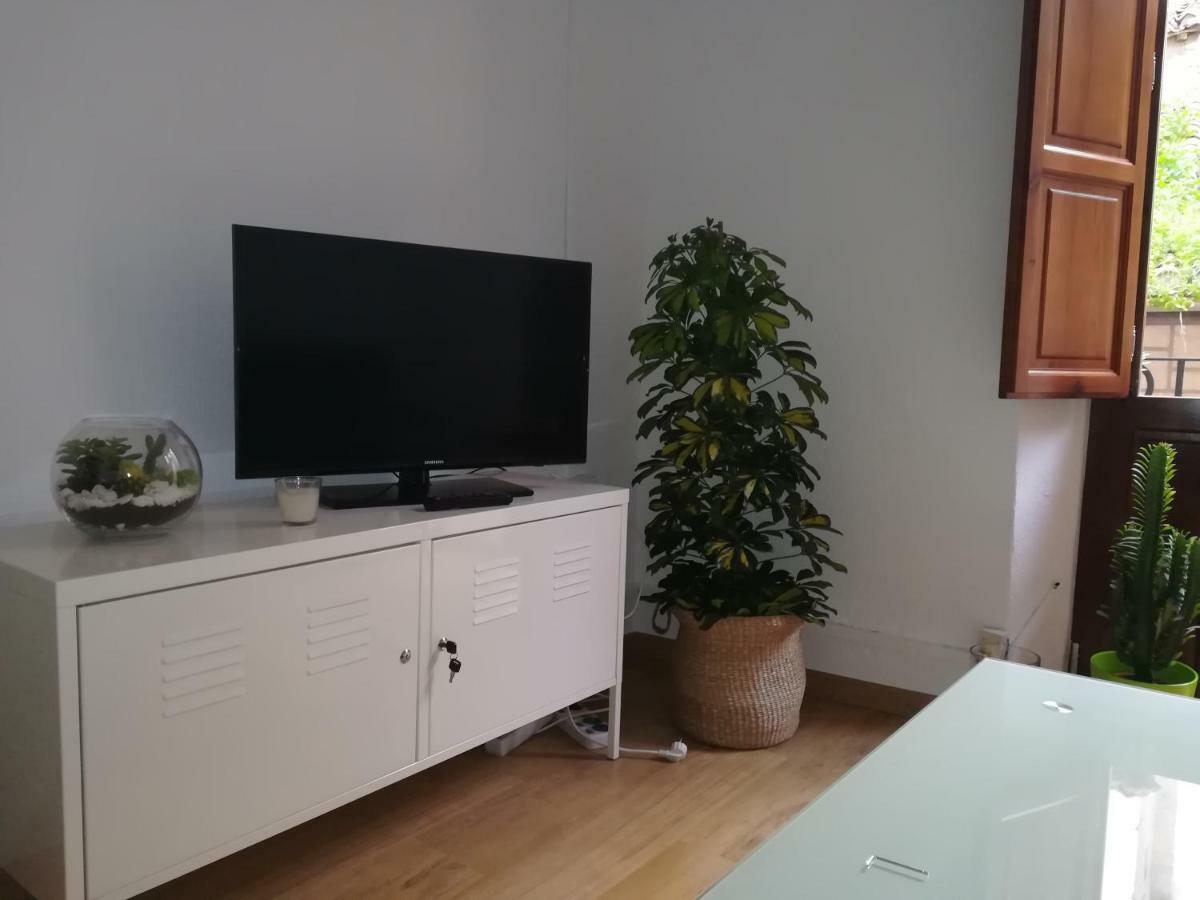 Nice Apartment In The Center Of Granada Buitenkant foto